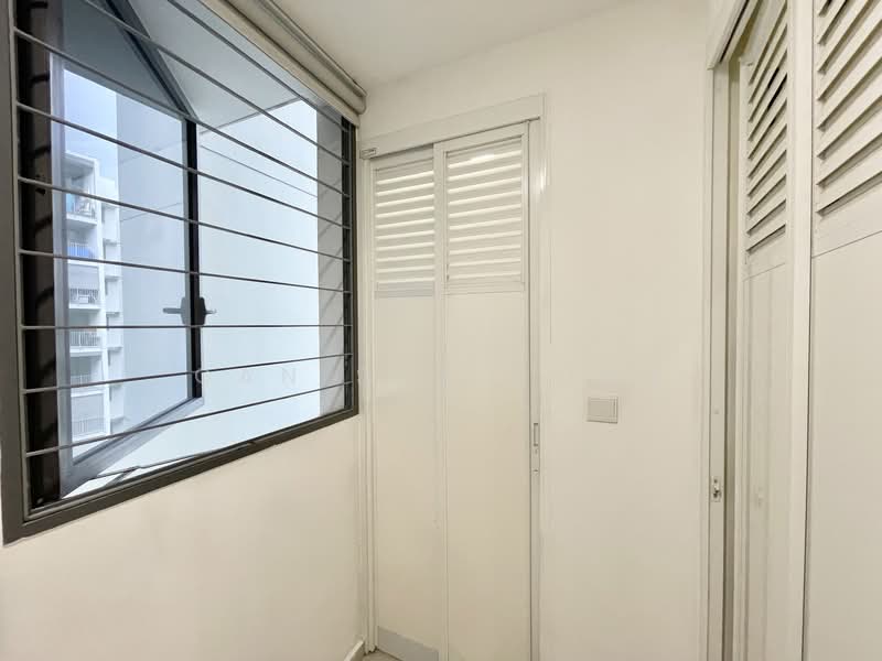 Parc Life, 29 Sembawang Crescent, 3 Bedrooms, 1,066 sqft, Executive Condominium For Rent, by Gan Sok Hoon, 500129917 - Yard with utility room and bathroom  - PropertyGuru.com.sg