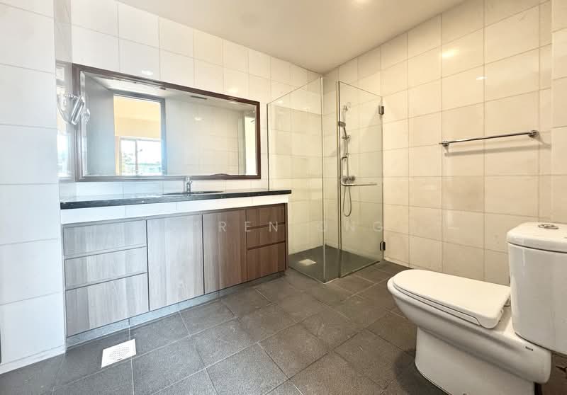 Maple Woods, 991 Bukit Timah Road, 4 Bedrooms, 1,786 sqft, Condominium For Sale, by Karen Ong, 500129936 - Master Bathroom - PropertyGuru.com.sg