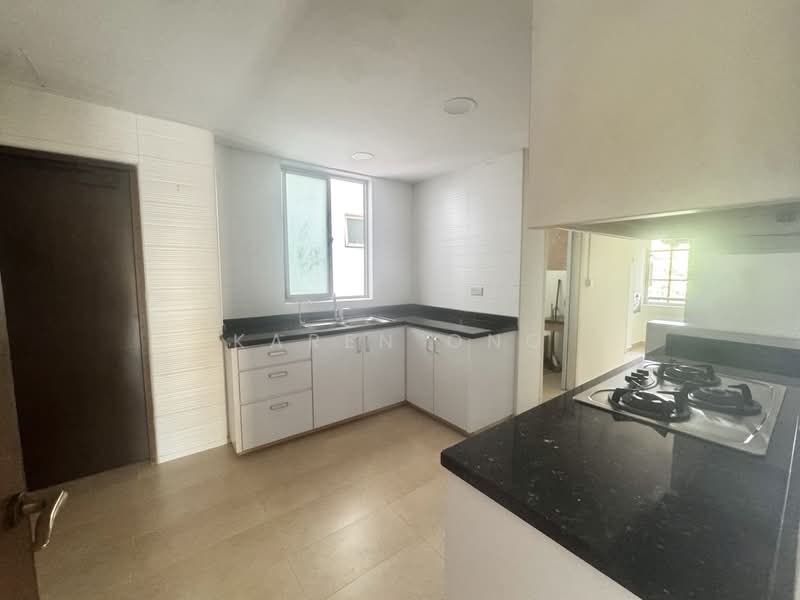 Maple Woods, 991 Bukit Timah Road, 4 Bedrooms, 1,786 sqft, Condominium For Sale, by Karen Ong, 500129936 - Kitchen - PropertyGuru.com.sg