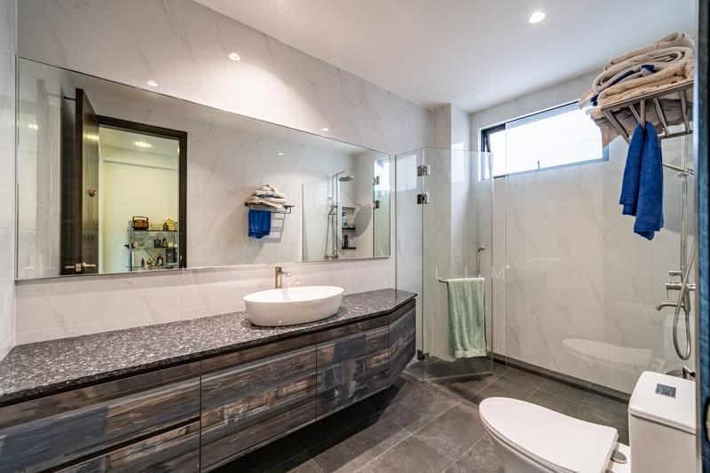 Sembawang Hills Estate, Jalan Kuras, 5 Bedrooms, 4,000 sqft, Terraced House For Sale, by HEATHER LIM, 500129937 - Bathroom - PropertyGuru.com.sg