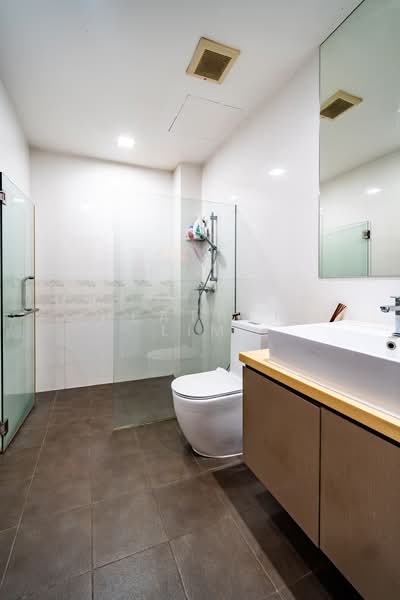 Sembawang Hills Estate, Jalan Kuras, 5 Bedrooms, 4,000 sqft, Terraced House For Sale, by HEATHER LIM, 500129937 - Bathroom - PropertyGuru.com.sg