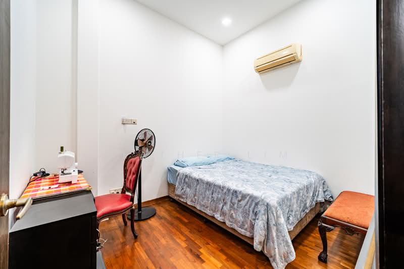 Sembawang Hills Estate, Jalan Kuras, 5 Bedrooms, 4,000 sqft, Terraced House For Sale, by HEATHER LIM, 500129937 - Bedroom - PropertyGuru.com.sg