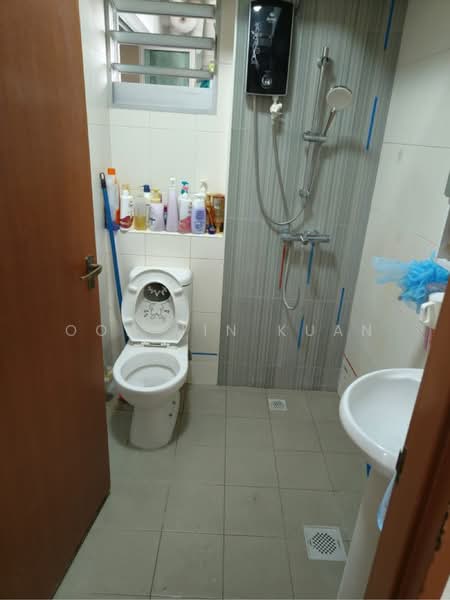 57 Teban Gardens Road, 57 Teban Gardens Road, 2 Bedrooms, 721 sqft, HDB Flat For Sale, by Oon Jin Kuan, 500129938 - Bathroom - PropertyGuru.com.sg