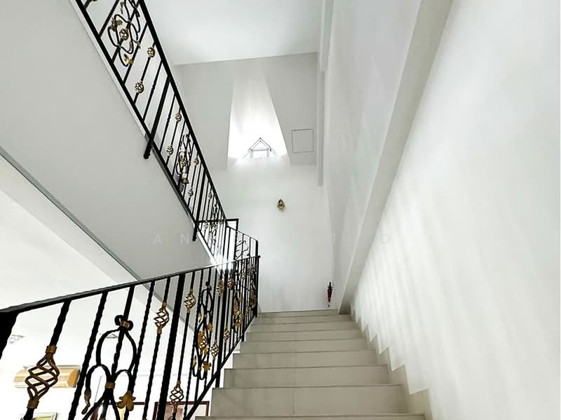 Upper Thomson CHEAP Huge Corner Plot Freehold near CHIJ St Nicks, , 3 Bedrooms, 1,560 sqft, Corner Terrace For Sale, by Anselm Teo, 500130002 - Interior - PropertyGuru.com.sg