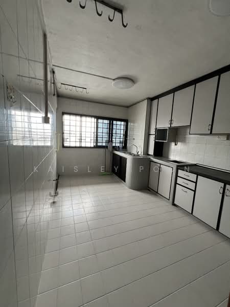 576 Ang Mo Kio Avenue 10, 576 Ang Mo Kio Avenue 10, 2 Bedrooms, 872 sqft, HDB Flat For Sale, by Kaisley Poon, 500130006 - Kitchen - PropertyGuru.com.sg
