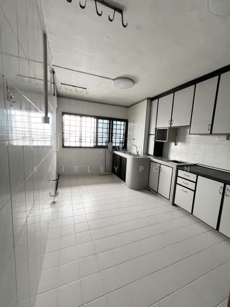 576 Ang Mo Kio Avenue 10, 576 Ang Mo Kio Avenue 10, 2 Bedrooms, 872 sqft, HDB Flat For Sale, by Kaisley Poon, 500130006 - Kitchen - PropertyGuru.com.sg