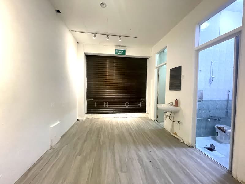 Heritage Charm Meets Modern Hustle: Road-Facing Shophouse Space Near City Square Mall, Kitchener Road, 300 sqft, Office For Rent, by Kelvin Chiang, 500130025 - Interior - CommercialGuru.com.sg