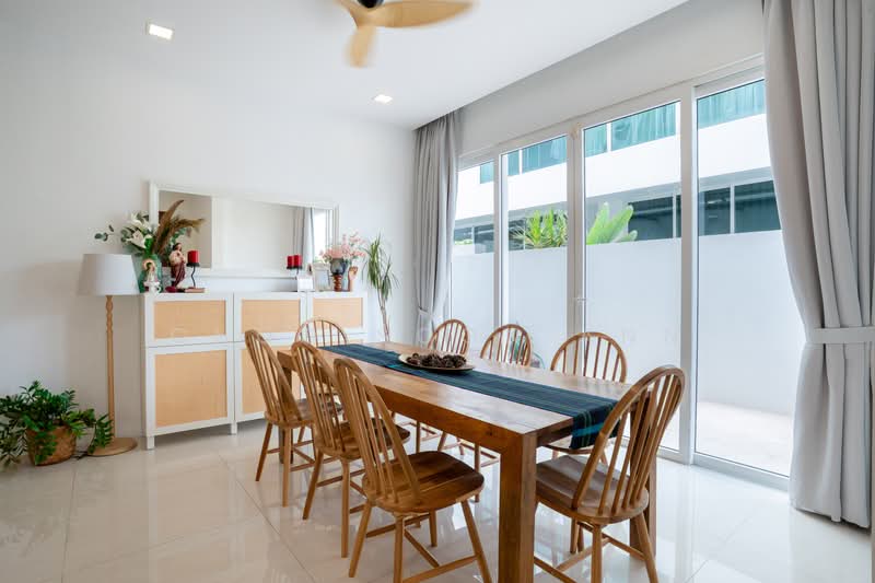 Move-In Ready Freehold Semi-D @ Kembangan | Regular Plot | Wide Frontage | D14, , 4 Bedrooms, 3,500 sqft, Semi-Detached House For Sale, by Choo Soon Ann, 500130049 - Dining Room - PropertyGuru.com.sg
