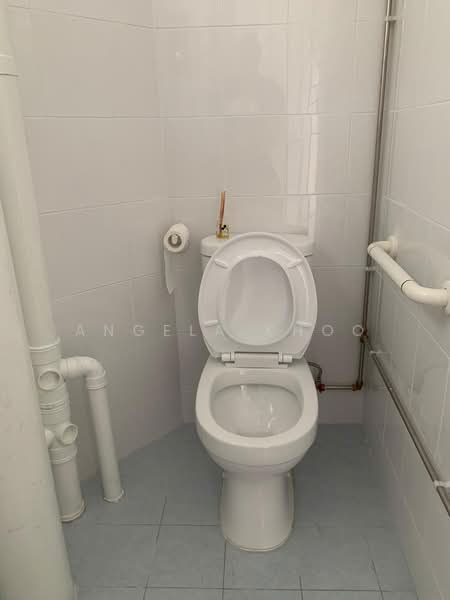 260 Jurong East Street 24, 260 Jurong East Street 24, Room Rental, 180 sqft, HDB Flat For Rent, by Angela Khoo, 500130057 - Bathroom - PropertyGuru.com.sg