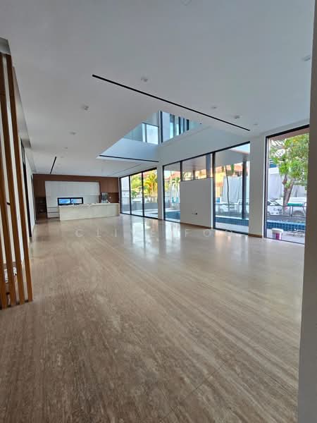 Frankel Estate, 23 Frankel Avenue, 6 Bedrooms, 11,002 sqft, Detached House For Sale, by Clive Foo, 500130077 - Living Room - PropertyGuru.com.sg