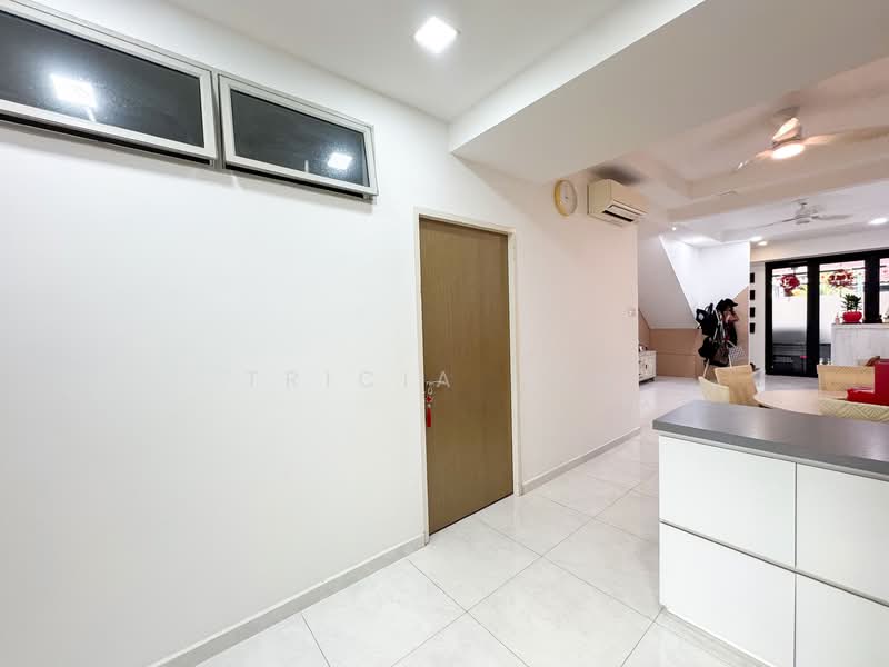 Rare D20 Freehold Terrace for Sale, Spacious Bright Breezy, Well Renovated, 10 mins walk to Marymoun, , 5 Bedrooms, 2,500 sqft, Terraced House For Sale, by Tricia Low, 500130091 - Interior - PropertyGuru.com.sg