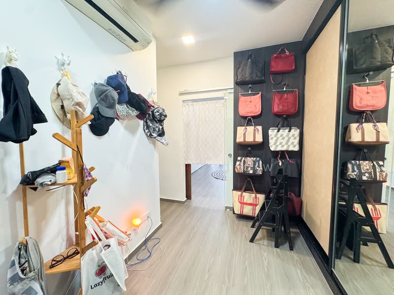 Rare D20 Freehold Terrace for Sale, Spacious Bright Breezy, Well Renovated, 10 mins walk to Marymoun, , 5 Bedrooms, 2,500 sqft, Terraced House For Sale, by Tricia Low, 500130091 - Interior - PropertyGuru.com.sg
