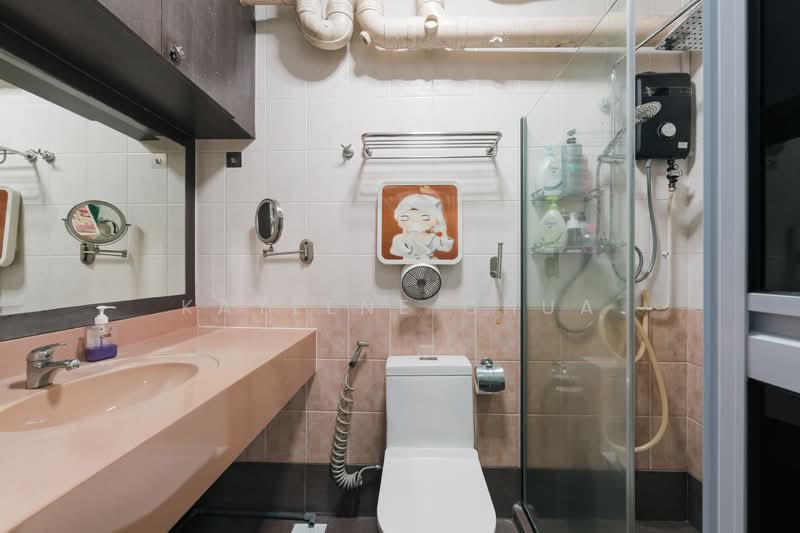711 Woodlands Drive 70, 711 Woodlands Drive 70, 4 Bedrooms, 1,302 sqft, HDB Flat For Sale, by Kaylene Chua, 500130104 - Bathroom - PropertyGuru.com.sg