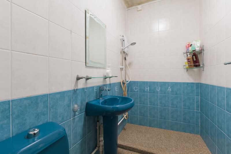 711 Woodlands Drive 70, 711 Woodlands Drive 70, 4 Bedrooms, 1,302 sqft, HDB Flat For Sale, by Kaylene Chua, 500130104 - Bathroom - PropertyGuru.com.sg