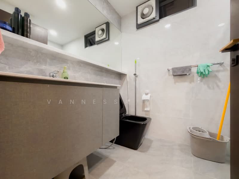 The Brownstone, 160 Canberra Drive, 3 Bedrooms, 915 sqft, Executive Condominium For Sale, by Vannessa Kong, 500130109 - Bathroom - PropertyGuru.com.sg