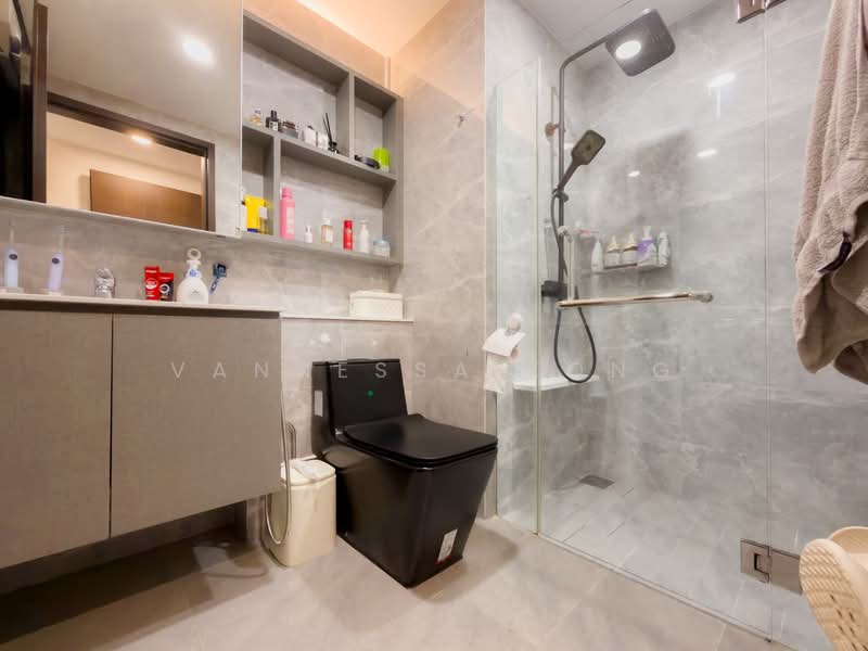 The Brownstone, 160 Canberra Drive, 3 Bedrooms, 915 sqft, Executive Condominium For Sale, by Vannessa Kong, 500130109 - Bathroom - PropertyGuru.com.sg