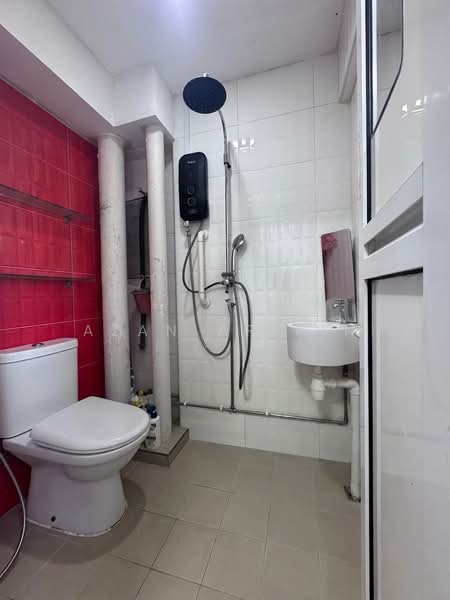 334 Ubi Avenue 1, 334 Ubi Avenue 1, 4 Bedrooms, 1,636 sqft, HDB Flat For Sale, by Azan Arifin, 500130115 - Bathroom - PropertyGuru.com.sg