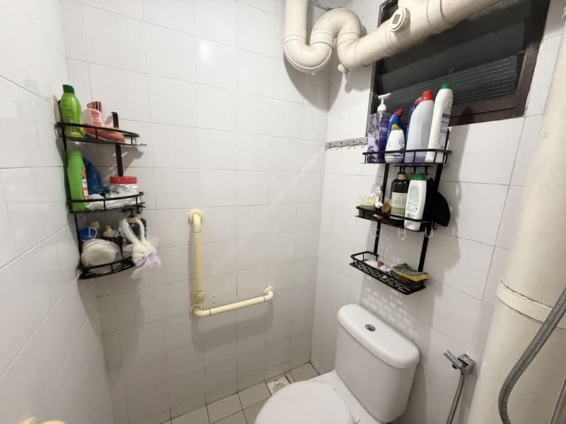 28 Jalan Bahagia, 28 Jalan Bahagia, 2 Bedrooms, 603 sqft, HDB Flat For Sale, by Darren Koh Chun Hong, 500130130 - Bathroom - PropertyGuru.com.sg