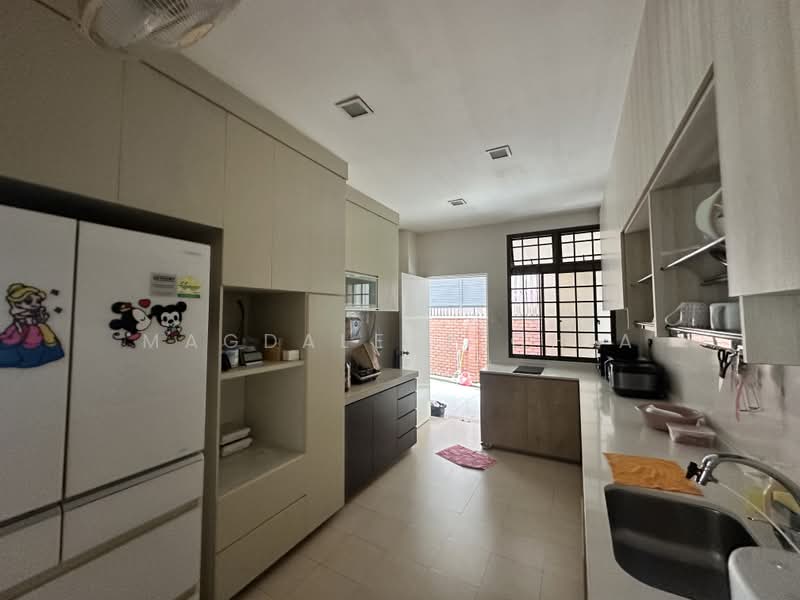 Mayflower Gardens, Mayflower Drive, 5 Bedrooms, 2,800 sqft, Semi-Detached House For Sale, by Magdalene Chia, 500130150 - Kitchen - PropertyGuru.com.sg