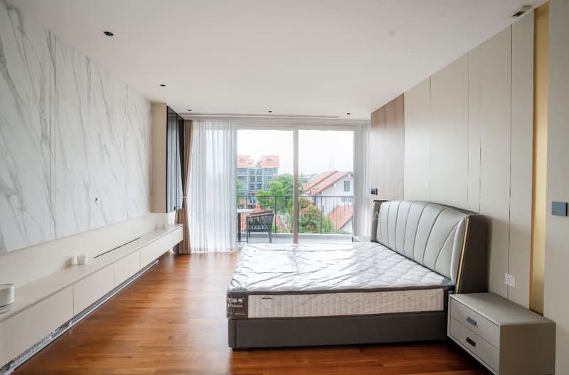 1km Tao Nan / Brand New 3.5 sty at D15, Wide frontage / park 4 to 5 cars / North Facing, 6 Bedrooms, 6,000 sqft, Corner Terrace For Sale, by Jocelyn Tan, 500130151 - Bedroom - PropertyGuru.com.sg