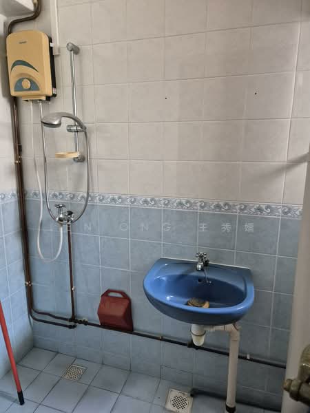 588A Montreal Drive, 588A Montreal Drive, 3 Bedrooms, 1,200 sqft, HDB Flat For Sale, by Jen Ong 王秀嬌, 500130160 - Bathroom - PropertyGuru.com.sg
