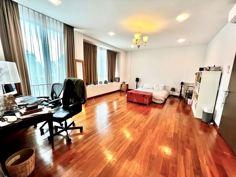 Serangoon Garden Estate, Chartwell Drive, 6 Bedrooms, 5,000 sqft, Semi-Detached House For Rent, by Sanjay Sanjay, 500130173 - Bedroom - PropertyGuru.com.sg