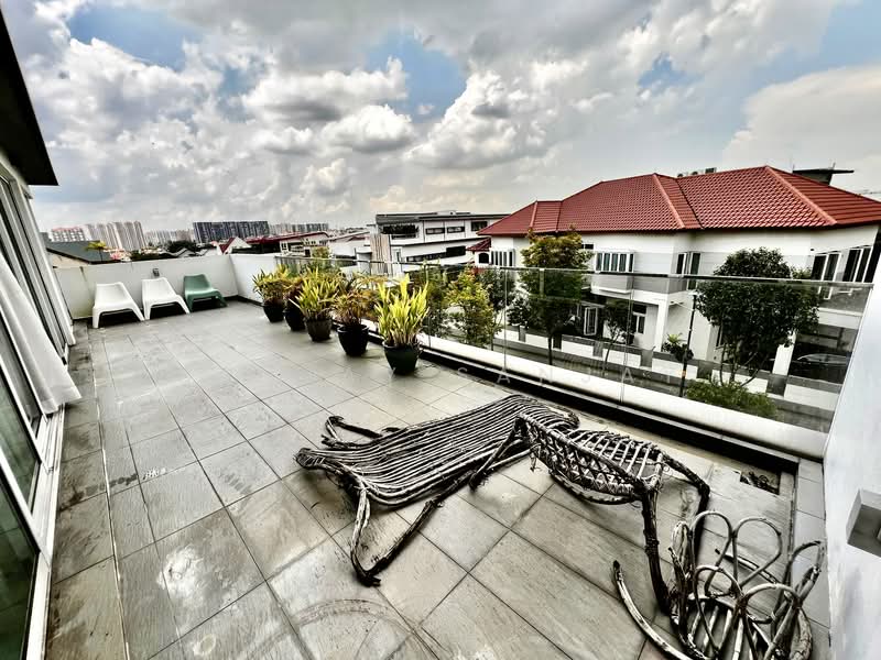 Serangoon Garden Estate, Chartwell Drive, 6 Bedrooms, 5,000 sqft, Semi-Detached House For Rent, by Sanjay Sanjay, 500130173 - Balcony - PropertyGuru.com.sg