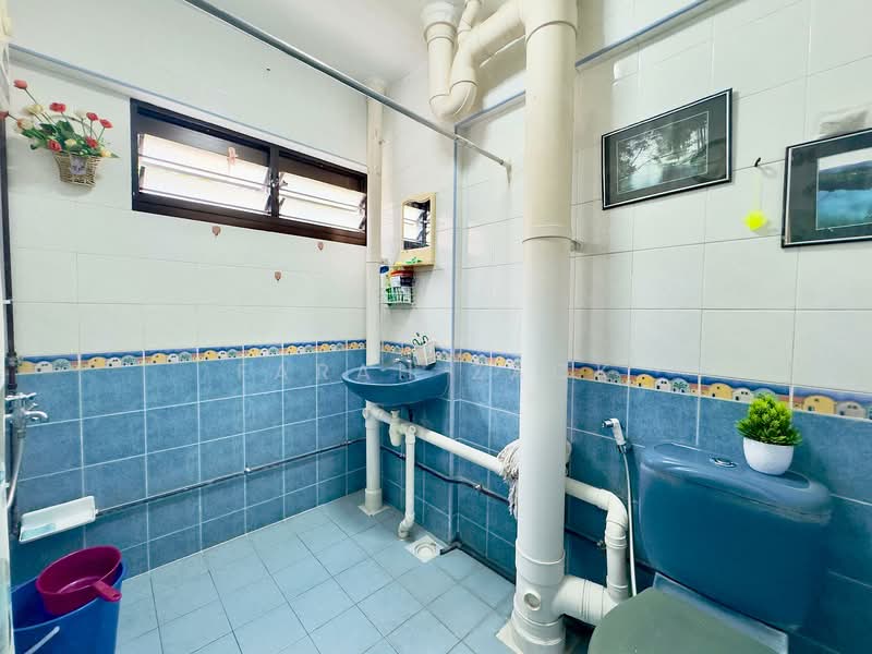 306 Ang Mo Kio Avenue 1, 306 Ang Mo Kio Avenue 1, 4 Bedrooms, 1,324 sqft, HDB Flat For Sale, by Farah Zack, 500130187 - Bathroom - PropertyGuru.com.sg