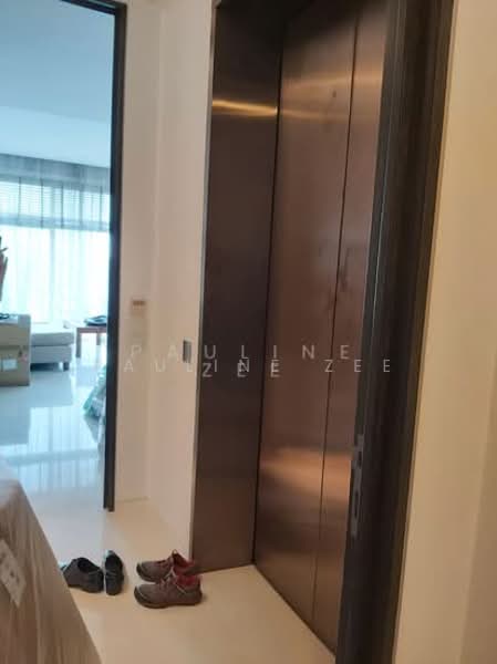 Scotts Square, 6 Scotts Road, 3 Bedrooms, 1,249 sqft, Condominium For Sale, by Pauline Zee, 500130195 - Corridor - PropertyGuru.com.sg