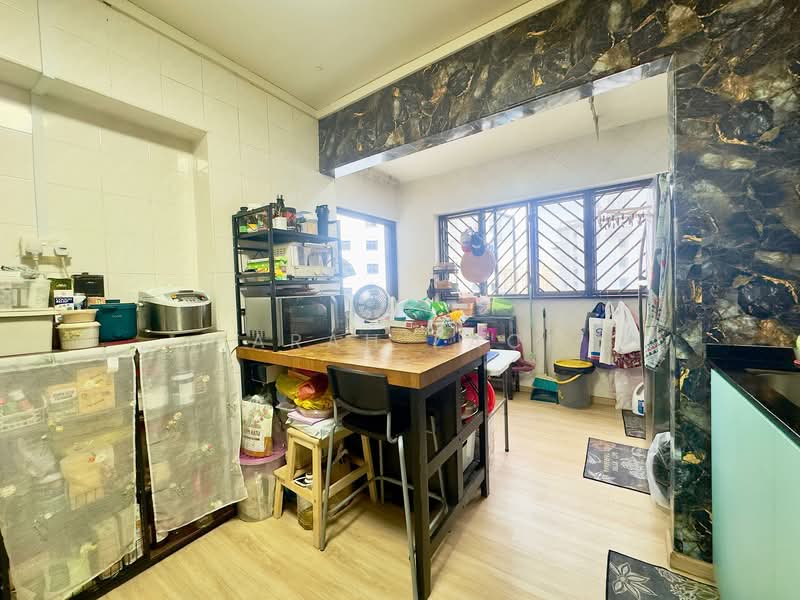 110 Rivervale Walk, 110 Rivervale Walk, 3 Bedrooms, 1,292 sqft, HDB Flat For Sale, by Farah Zack, 500130197 - Kitchen - PropertyGuru.com.sg