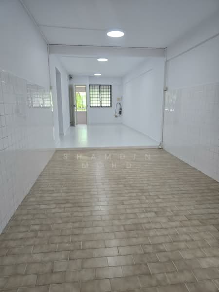 180 Bukit Batok West Avenue 8, 180 Bukit Batok West Avenue 8, 2 Bedrooms, 721 sqft, HDB Flat For Sale, by Shamdin Mohd, 500130201 - PropertyGuru.com.sg