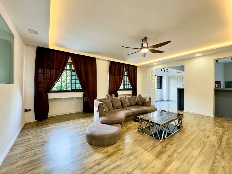730 Tampines Street 71, 730 Tampines Street 71, 4 Bedrooms, 1,335 sqft, HDB Flat For Sale, by Farah Zack, 500130205 - Living Room - PropertyGuru.com.sg