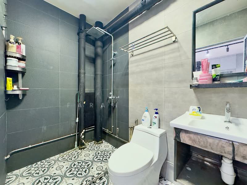 730 Tampines Street 71, 730 Tampines Street 71, 4 Bedrooms, 1,335 sqft, HDB Flat For Sale, by Farah Zack, 500130205 - Bathroom - PropertyGuru.com.sg
