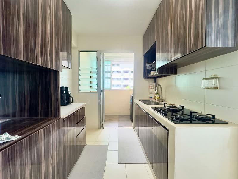 890A Tampines Avenue 1, 890A Tampines Avenue 1, 2 Bedrooms, 743 sqft, HDB Flat For Sale, by Farah Zack, 500130209 - Kitchen - PropertyGuru.com.sg