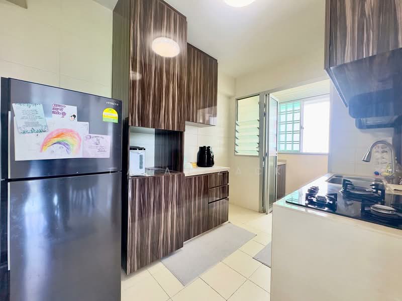 890A Tampines Avenue 1, 890A Tampines Avenue 1, 2 Bedrooms, 743 sqft, HDB Flat For Sale, by Farah Zack, 500130209 - Kitchen - PropertyGuru.com.sg