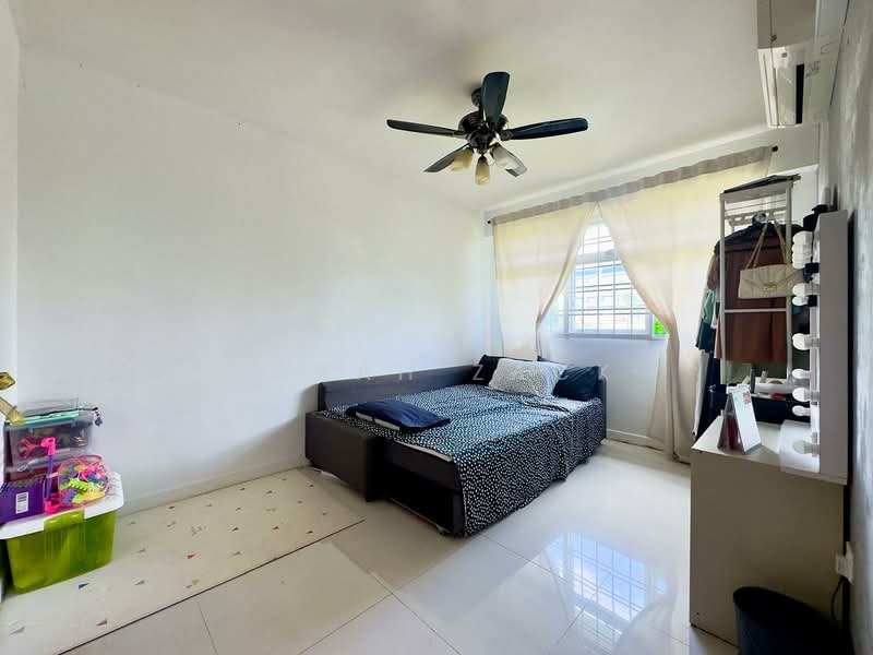 890A Tampines Avenue 1, 890A Tampines Avenue 1, 2 Bedrooms, 743 sqft, HDB Flat For Sale, by Farah Zack, 500130209 - Bedroom - PropertyGuru.com.sg