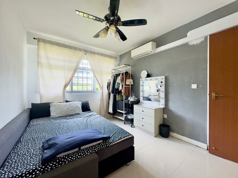 890A Tampines Avenue 1, 890A Tampines Avenue 1, 2 Bedrooms, 743 sqft, HDB Flat For Sale, by Farah Zack, 500130209 - Bedroom - PropertyGuru.com.sg