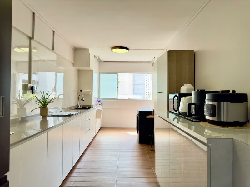 337 Bukit Batok Street 34, 337 Bukit Batok Street 34, 3 Bedrooms, 1,119 sqft, HDB Flat For Sale, by Farah Zack, 500130212 - Kitchen - PropertyGuru.com.sg