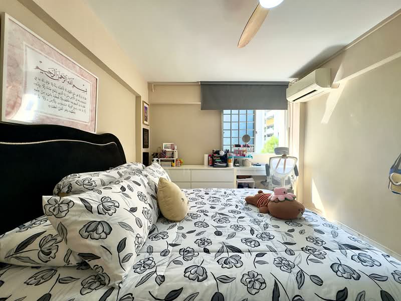 337 Bukit Batok Street 34, 337 Bukit Batok Street 34, 3 Bedrooms, 1,119 sqft, HDB Flat For Sale, by Farah Zack, 500130212 - Bedroom - PropertyGuru.com.sg
