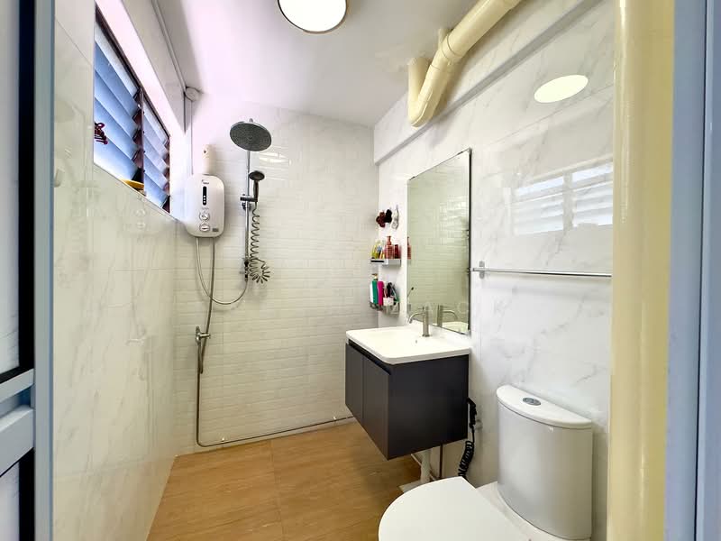 337 Bukit Batok Street 34, 337 Bukit Batok Street 34, 3 Bedrooms, 1,119 sqft, HDB Flat For Sale, by Farah Zack, 500130212 - Bathroom - PropertyGuru.com.sg