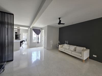 For Sale - 1 km To RGPS! 2+1 Greenwood Walkup
