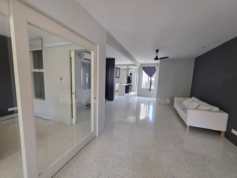 1 km To RGPS! 2+1 Greenwood Walkup, Hillcrest Road, Greenwood Avenue, Bukit Timah, 2 Bedrooms, 1,142 sqft, Walk-up Apartment For Sale, by Susan Prior, 500130218 - PropertyGuru.com.sg