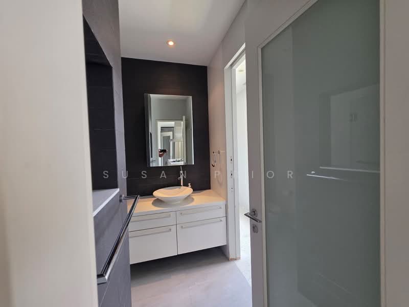1 km To RGPS! 2+1 Greenwood Walkup, Hillcrest Road, Greenwood Avenue, Bukit Timah, 2 Bedrooms, 1,142 sqft, Walk-up Apartment For Sale, by Susan Prior, 500130218 - PropertyGuru.com.sg