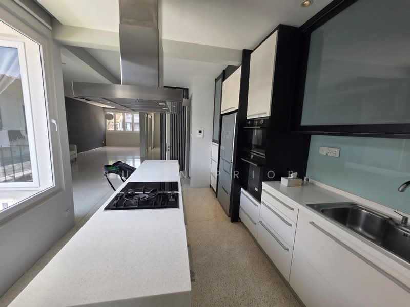 1 km To RGPS! 2+1 Greenwood Walkup, Hillcrest Road, Greenwood Avenue, Bukit Timah, 2 Bedrooms, 1,142 sqft, Walk-up Apartment For Sale, by Susan Prior, 500130218 - PropertyGuru.com.sg
