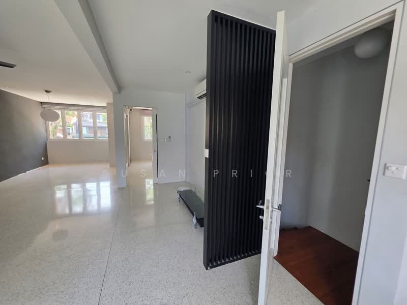 1 km To RGPS! 2+1 Greenwood Walkup, Hillcrest Road, Greenwood Avenue, Bukit Timah, 2 Bedrooms, 1,142 sqft, Walk-up Apartment For Sale, by Susan Prior, 500130218 - PropertyGuru.com.sg