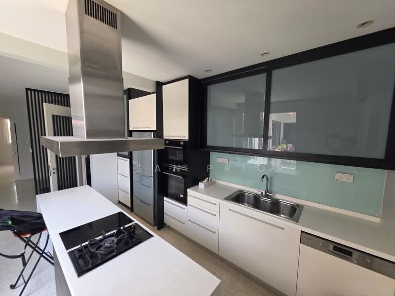 1 km To RGPS! 2+1 Greenwood Walkup, Hillcrest Road, Greenwood Avenue, Bukit Timah, 2 Bedrooms, 1,142 sqft, Walk-up Apartment For Sale, by Susan Prior, 500130218 - PropertyGuru.com.sg