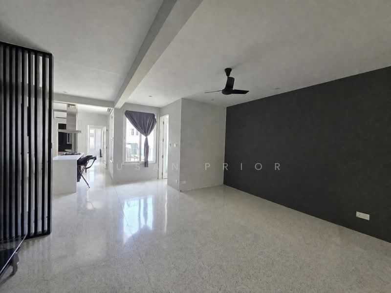 1 km To RGPS! 2+1 Greenwood Walkup, Hillcrest Road, Greenwood Avenue, Bukit Timah, 2 Bedrooms, 1,142 sqft, Walk-up Apartment For Sale, by Susan Prior, 500130218 - PropertyGuru.com.sg