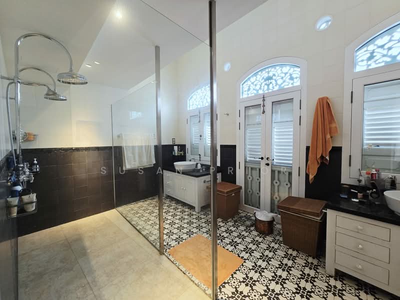Exceptional Designer Shophouse, Geylang Road, 4 Bedrooms, 5,425 sqft, Conservation House For Sale, by Susan Prior, 500130226 - Bathroom - PropertyGuru.com.sg