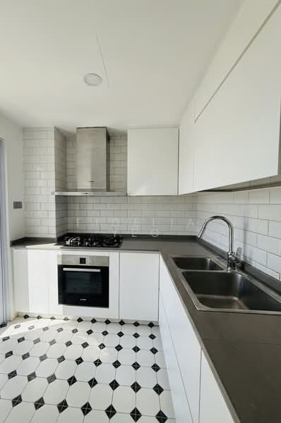 Kovan Residences, 5 Kovan Road, 4 Bedrooms, 1,765 sqft, Condominium For Rent, by Fidelia Yeo, 500130231 - Kitchen - PropertyGuru.com.sg