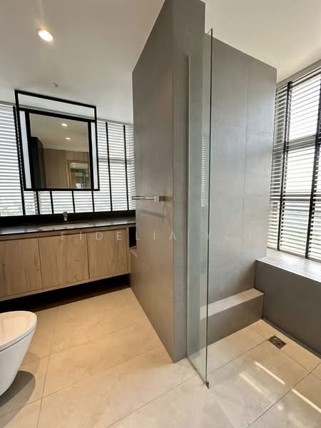 Kovan Residences, 5 Kovan Road, 4 Bedrooms, 1,765 sqft, Condominium For Rent, by Fidelia Yeo, 500130231 - Master Bathroom - PropertyGuru.com.sg